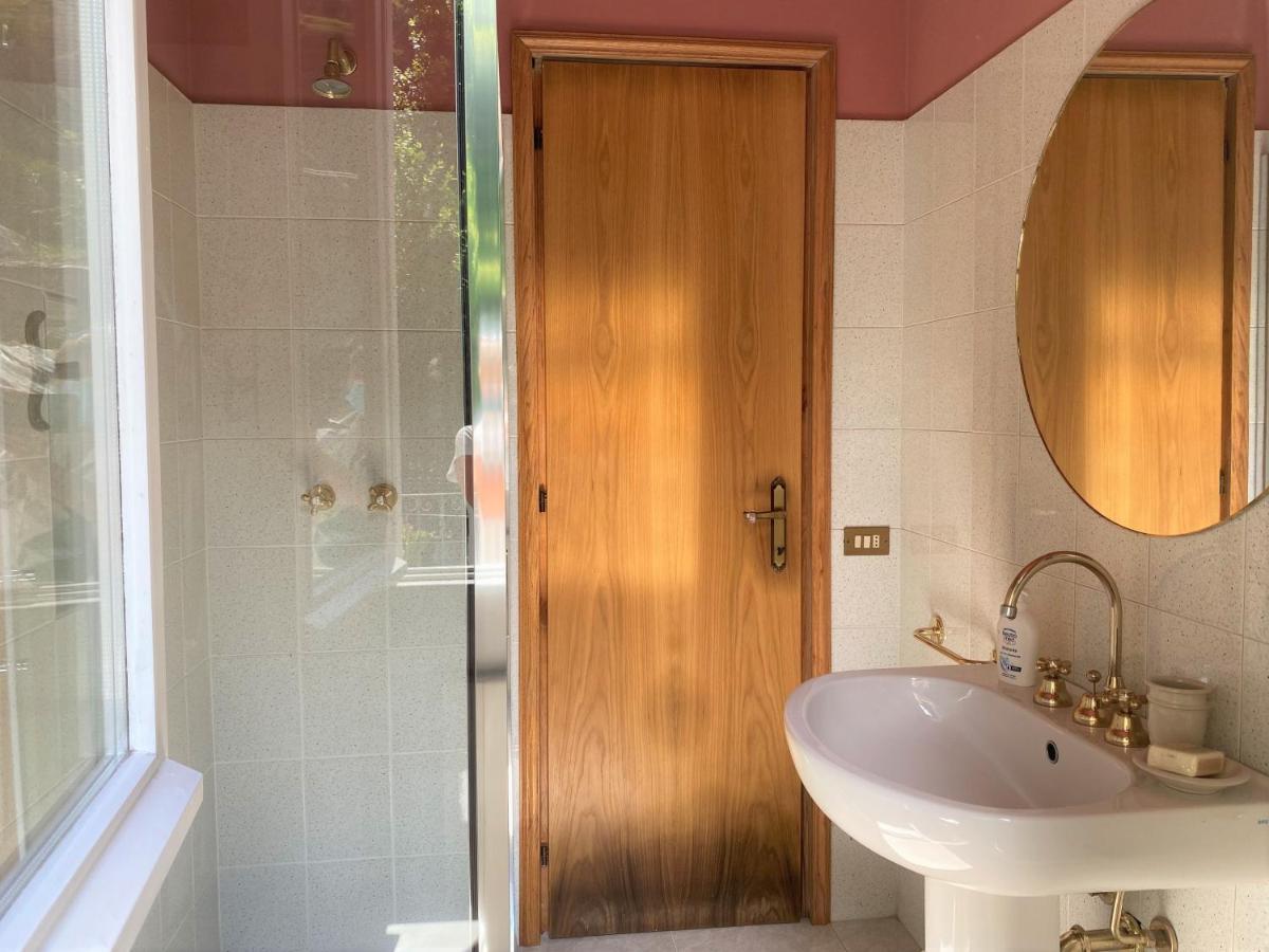 Casa Del Custode: Renovated Flat With Garden In A Villa Near The Lake 斯特雷萨 外观 照片